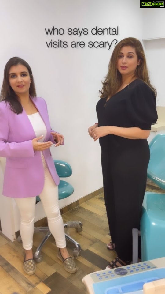 Vahbbiz Dorabjee Instagram - Who says dental visits are scary? I visited @dr.namratajadwani and had so much fun ! First we sat through a brief of the procedure that makes it so easy to understand what’s gonna happen inside your mouth. We put on a relaxing playlist and my clean up and whitening session was over in a jiffy! Love visiting @thesmylist for all my dental problems cuz they make it so easy! . . . #dentalreels #dentistsofinstagram #mumbaidentists #teethproblems #teethwhitening #cleanup The Smylist