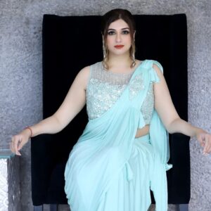 Vahbbiz Dorabjee Instagram - Your opinion will never cut me a cheque...

Photography:- @ankityadav_photography
Hair & Make up :- @makeupbyvaish
