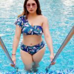 Vahbbiz Dorabjee Instagram - Can't wait for the pool's to reopen.. #throwbackpic #covidfreedays Swimwear:- @angelcroshet_swimwear