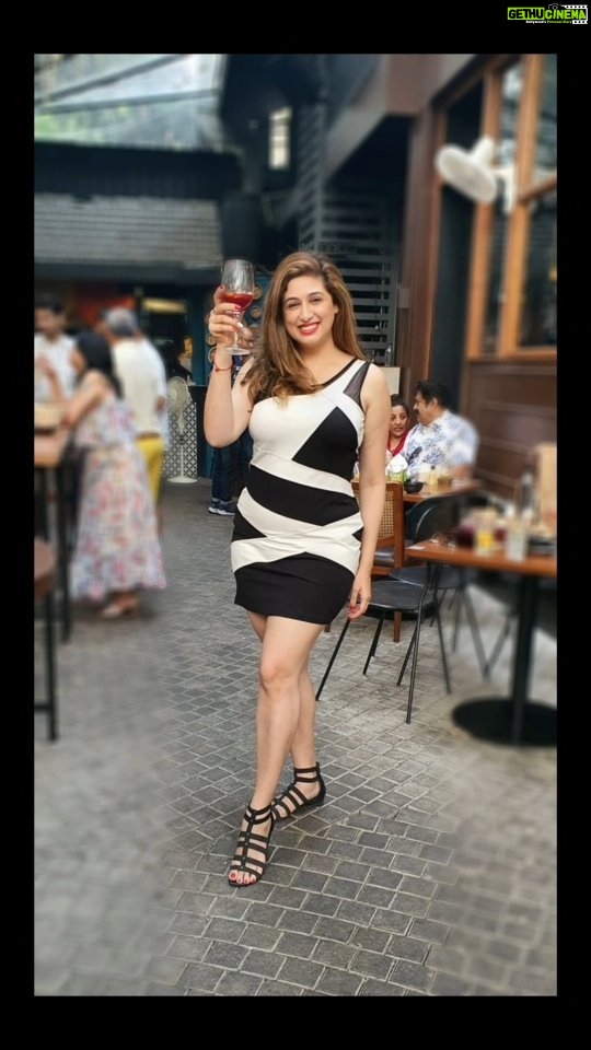 Vahbbiz Dorabjee Instagram - #2022 More Happiness.. More Love.. More Laughter😁