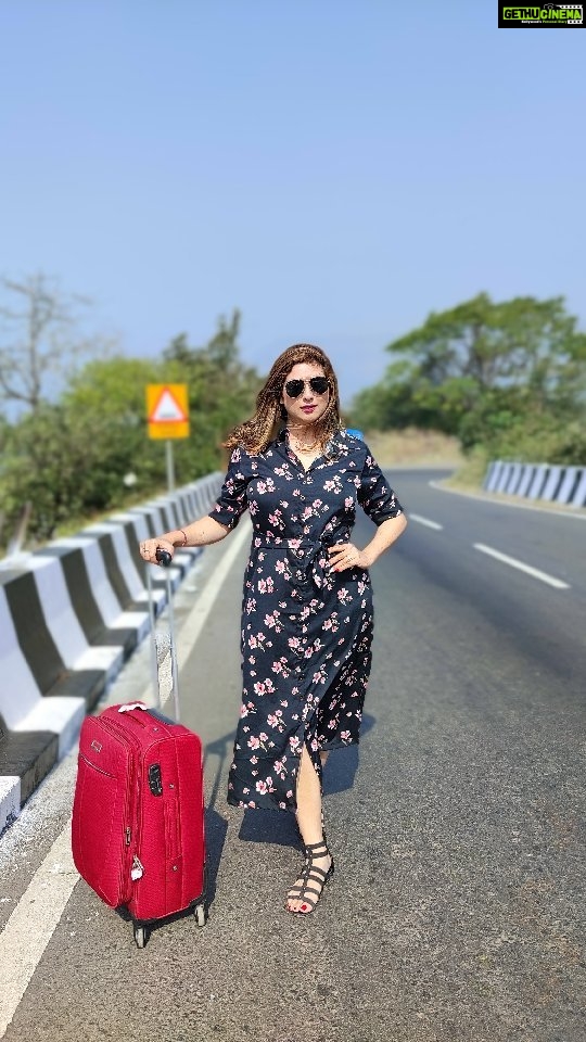 Vahbbiz Dorabjee Instagram - Goodbye #2021..Welcome #2022 Its Time to Write a new story.. Keep the Smile..Leave the Tear.. Hold the Laugh..And forget the Fear.. Because it's a New Year.. Wishing you all a Rocking #2022