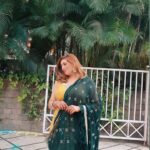 Vahbbiz Dorabjee Instagram - Lakh Fashion Karlo..Killer toh Desi Look hi lagta hai.. Outfit - @ridha_rohitarora @triptigoy Jewellery by - @tarannumjewelry Styled by - @style_by_hetaljogi Assisted by - @stylebybhagya @antaraagrawal12 Pune City