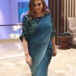 Vahbbiz Dorabjee Instagram – Hayee Chaka Chak Chaka Chak Hai Tu😁

Make & Hair:- @mansijainartistry 
Outfit by – @jashan.ethnicityredefined
Jewellery by – @tarannumjewelry
Styled by – @style_by_hetaljogi
Assisted by – @stylebybhagya Pride Plaza Hotel Aerocity, New Delhi