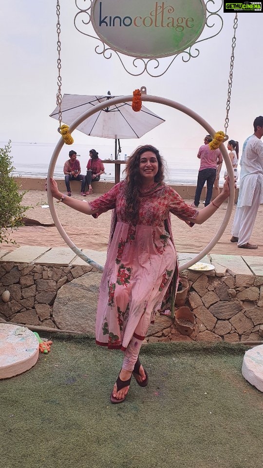 Vahbbiz Dorabjee Instagram - After agessss had an awesomeee Holiiii..Thanx to wonderful friends who hosted me. Thank you @a_n_k_u_r_s_h_a_h & @mansii_shahh__ and @lokhandeankita & @jainvick for a funnnnnn partyyy🎉