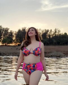 Vahbbiz Dorabjee Instagram - Mentally still here❤️

Swimwear:- @angelcroshet_swimwear