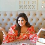 Vahbbiz Dorabjee Instagram - I Love Myself More Each Day❤️ Thank you @blabberallday for this special gesture. Guy's you must try this sinful Valentine's Desert😍 Craving for more😛 Outfit:- @zaamo.official @cation.clothing Blabber
