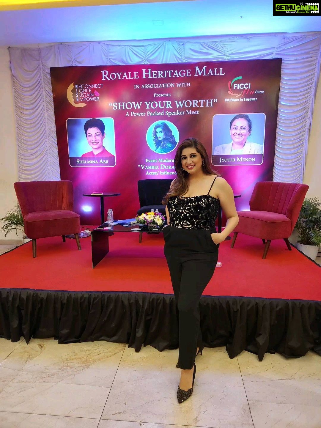 Vahbbiz Dorabjee Instagram - Donned a New Hat as a Moderator for the Launch of The Book "SHOW YOUR WORTH" written by @straightupshelmina Joining us was another well know author and HR Head @jyothemenon who shared her perspective with us.It was an honor and an insightful evening to be at this power-packed event with these empowered women. Shelmina Abji has written the book SHOW YOUR WORTH to inspire women to transform their careers and rise into leadership roles.Get your copy now. Thank you @royaleheritagemall for this opportunity❤️ @jehangirdorabjee @firozadorabjee #showyourworth #womenempoweringwomen Royale Heritage Mall