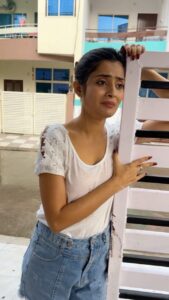 Vaishali Takkar Instagram - @jaani777  ne ro ro shaher duba dia 🤭 

#reels #funnyvideos #bollywood
