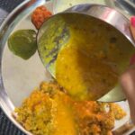 Vaishali Takkar Instagram - Dal bati khane ke Usool 🙌🏻😄 #reels #food #dalbati #foodporn #indianfood #desikhana
