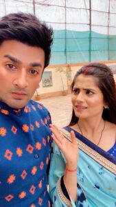Vaishali Takkar Instagram - Yeh NASA ka kya plan hai isme? @misstakkar_15 

#nishantmalkhani #vaishalitakkar #rakshabandhan
@dangal_tv_channel