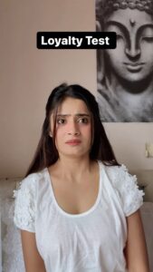 Vaishali Takkar Instagram - Akshay ne aaj PHENYL pi lia 😬 

#reels #contentcreator #funnyvideos #comedy