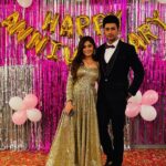 Vaishali Takkar Instagram – Kanak Shiva ka pyar 6 mahine mein anniversary mana gaya! Aisa pyar kiya hai kabhi? Agar kiya hai toh tag your loved one in comments and the best comments get pinned 💞🤗🥰

#rakshabandhan
@dangal_tv_channel 
@yashpatnaikofficial 
@mamtayashpatnaik 
@beyonddreamsofficial 

#kanakshi #nishantmalkhani #vaishalitakkar