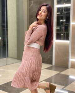 Vaishali Takkar Instagram - Poured a little Love On my hair and they turned Pink 😉☺️