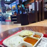 Vaishali Takkar Instagram - A good meal + good read = My Happy Journey ☺️ #Airport #airportdiaries #airportlook Mumbai Airport Terminal 1B William Penn