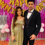 Vaishali Takkar Instagram - Kanak Shiva ka pyar 6 mahine mein anniversary mana gaya! Aisa pyar kiya hai kabhi? Agar kiya hai toh tag your loved one in comments and the best comments get pinned 💞🤗🥰 #rakshabandhan @dangal_tv_channel @yashpatnaikofficial @mamtayashpatnaik @beyonddreamsofficial #kanakshi #nishantmalkhani #vaishalitakkar