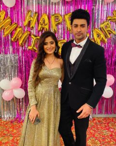 Vaishali Takkar Instagram - Kanak Shiva ka pyar 6 mahine mein anniversary mana gaya! Aisa pyar kiya hai kabhi? Agar kiya hai toh tag your loved one in comments and the best comments get pinned 💞🤗🥰

#rakshabandhan
@dangal_tv_channel 
@yashpatnaikofficial 
@mamtayashpatnaik 
@beyonddreamsofficial 

#kanakshi #nishantmalkhani #vaishalitakkar