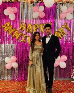 Vaishali Takkar Instagram - Kanak Shiva ka pyar 6 mahine mein anniversary mana gaya! Aisa pyar kiya hai kabhi? Agar kiya hai toh tag your loved one in comments and the best comments get pinned 💞🤗🥰

#rakshabandhan
@dangal_tv_channel 
@yashpatnaikofficial 
@mamtayashpatnaik 
@beyonddreamsofficial 

#kanakshi #nishantmalkhani #vaishalitakkar