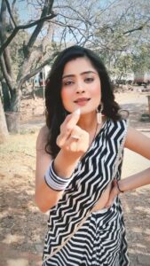 Vaishali Takkar Instagram - Dear Future Hubby ! 
Vyah toh baad meri permission bina inch v dikha de ve tu bahar hil ke 😜 

#reels #punjabi #punjaban #punjabisongs
