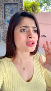 Vaishali Takkar Instagram - It’s not easy to be an easy person 🤦🏻‍♀️ 
#reels #reelsinstagram #funnyvideos
