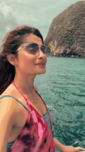 Vaishali Takkar Instagram - Aksar hum vaise hi ban jate hain jaisa hone ka ilzaam humpe lagaya jata hai 🙂 

#reels #lifequotes #shayari #trending #trendingreels #thailand