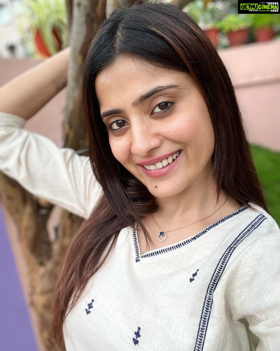 Vaishali Takkar Instagram - Phool Banke Saja Main Raahwan Yaar Diyan .. 🍁