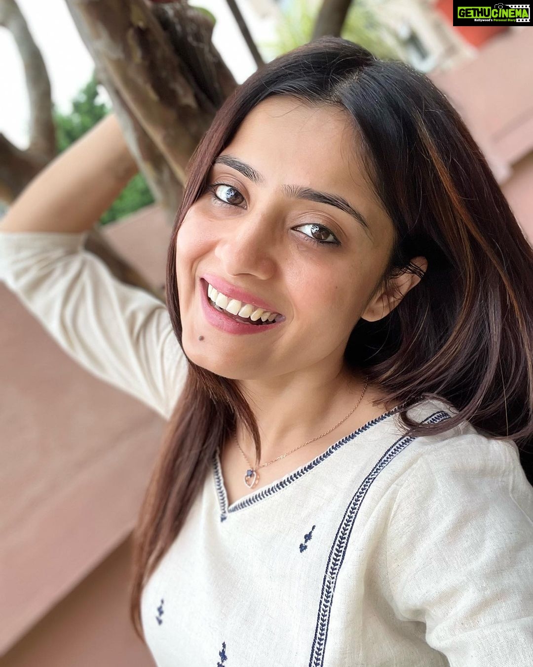 Vaishali Takkar Instagram - Phool Banke Saja Main Raahwan Yaar Diyan .. 🍁
