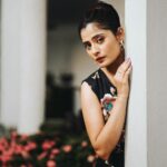Vaishali Takkar Instagram - A little hope never hurt 🎶 ~ Devon Gabriella 📸 @the_drishyakaar 💄 @makeup_by_monali