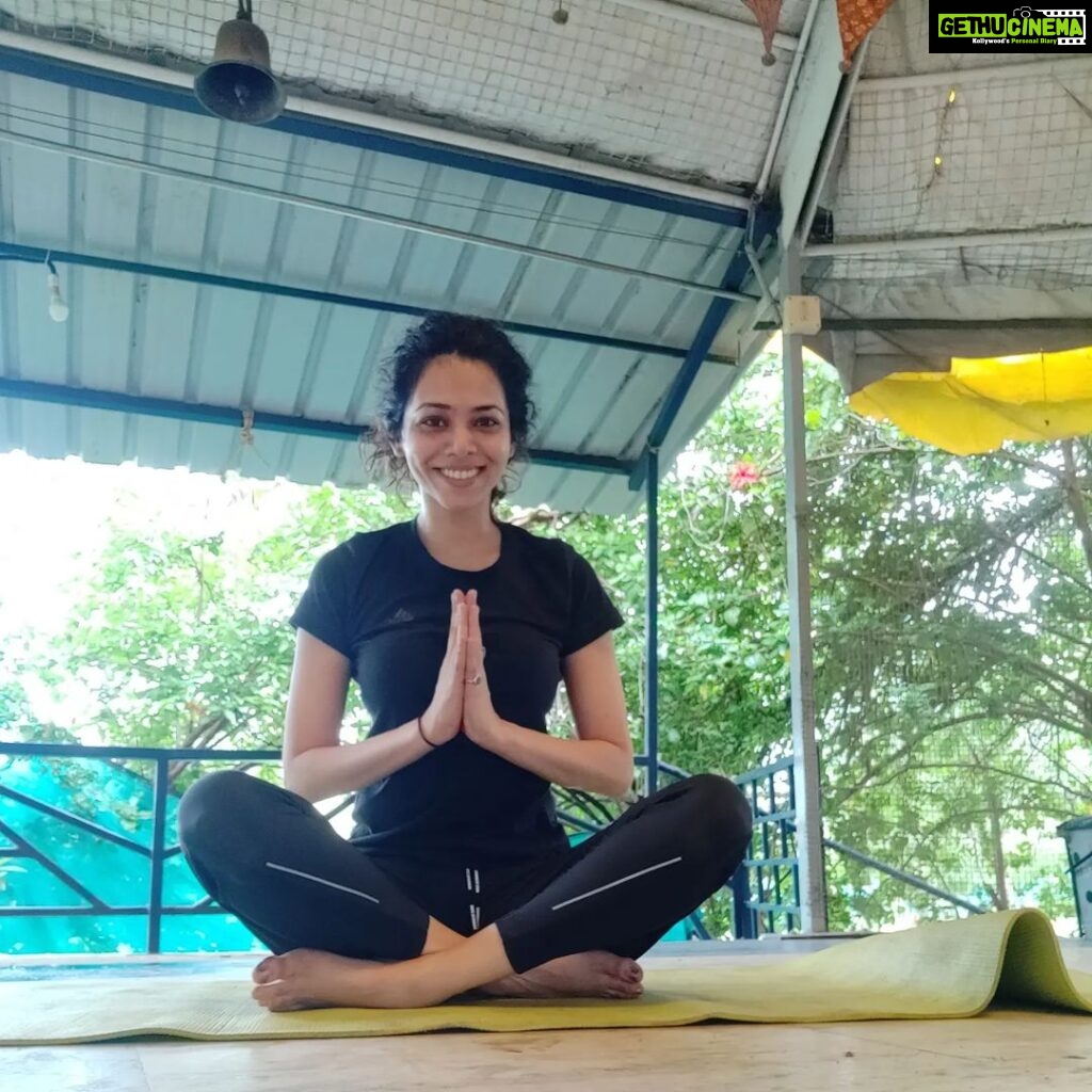 Vaishnavi Dhanraj Instagram - Workaction 🌼 @firemountainretreat_ #workaction #yoga #nature #bliss #nofilterneeded #mykindofplace #ayurveda #yoga #health #meditation #holistichealth #detox #healing #mumbai #peace #positivevibes #bollywood #retreat #firemountainretreat