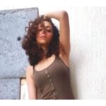 Vaishnavi Dhanraj Instagram - Once you realise how embryonic you are in the grand scheme of the Universe.. everything changes ✨ #poseandbesassy #dontpayattentiontoyourmausi🤪 #clickedbysonu