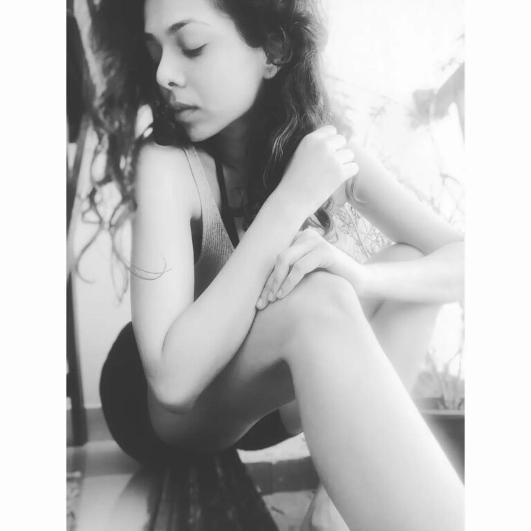 Vaishnavi Dhanraj Instagram - Do we really have to become all that We Are Not..inorder to become all that We Are? P.S.- too many thoughts spoil the mood 💭 #selfmusings #selfclicked #longtime #nosee d e f g ..