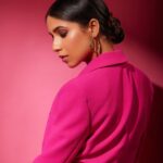 Veebha Anand Instagram - 🌸👛👚🎀💕 Pic by @ajeetanandvisuals Styled by @sagar_stylist Muah @makeup_by_shradha Jewellery @timelessjewelsby_s