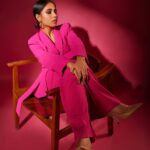 Veebha Anand Instagram - 💕🌸🎀👚🦩👛 Pic by @ajeetanandvisuals Styled by @sagar_stylist Muah @makeup_by_shradha Jewellery @timelessjewelsby_s