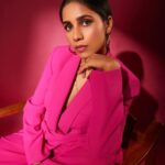 Veebha Anand Instagram - 💕🌸🎀👚👛🦩 Always remember your value is beyond measure. Your voice important and has more meaning than you could possibly imagine. You have a song in you no one the could sing. -CHARLIEMACKESY Pic by @ajeetanandvisuals Styled by @sagar_stylist Suit by @gucci Muah @makeup_by_shradha Jewellery @timelessjewelsby_s