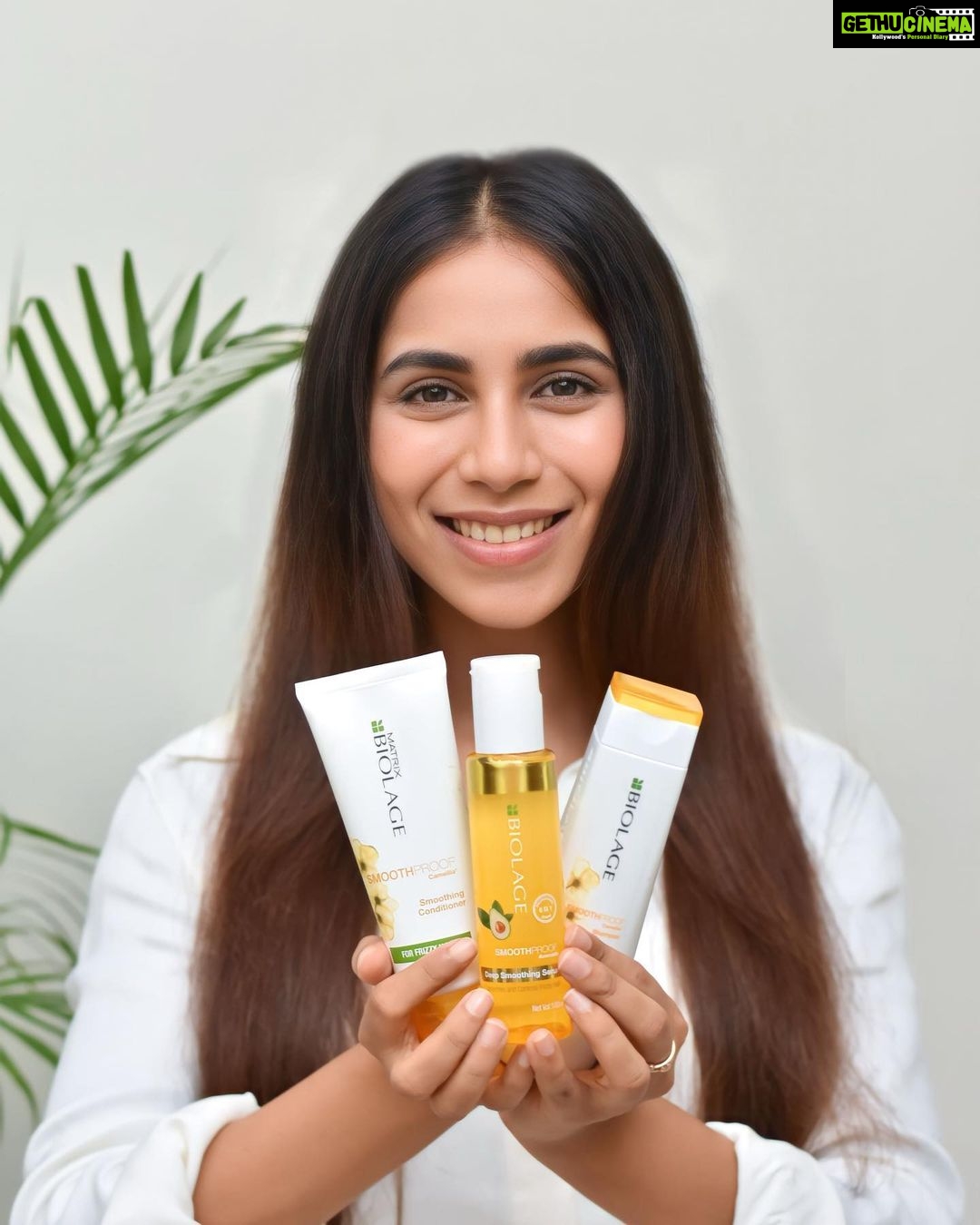 Veebha Anand Instagram - For #AllSeasonFrizzControl try out the Biolage SmoothProof 3-step Regime…!! Apply the Biolage SmoothProof Shampoo followed by the SmoothProof Conditioner and finish the regime by applying the SmoothProof Serum..!! . 💚Shampoo for frizzy hair cleanses and controls frizz for manageability and smoothness..! 💚Conditioner detangles and de-frizzes hair while providing static control..! 💚Serum is enriched with Avocado and Grapeseed oil which helps get frizz free hair instantly! I loved how my hair has become so smooth and frizz free! You also should try the 3-step Biolage Deep Smoothing regime and say hello to manageable and smooth hair! Good for hair, good for you, good for the planet! #Ad #BiolageSmoothProofSerum #NatureInspiredProfessionalCare #BiolagePartner #AllSeasonFrizzControl #Biolage #BiolageIndia #MatrixOptiCare #MatrixIndia @biolage