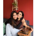 Veebha Anand Instagram – It’s your birthday!!!! 🎂🍷✨✨✨ प्यार प्यार and ढेर सारा प्यार और बहोत सारा प्यार😂♥️♥️ 
@preeti_chaudharyy #bffbirthday #prebirthday