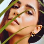 Veebha Anand Instagram – 🕊🕊

@makeupbynidhhikaushal @timelessjewelsby_s @faizahmedphotography
