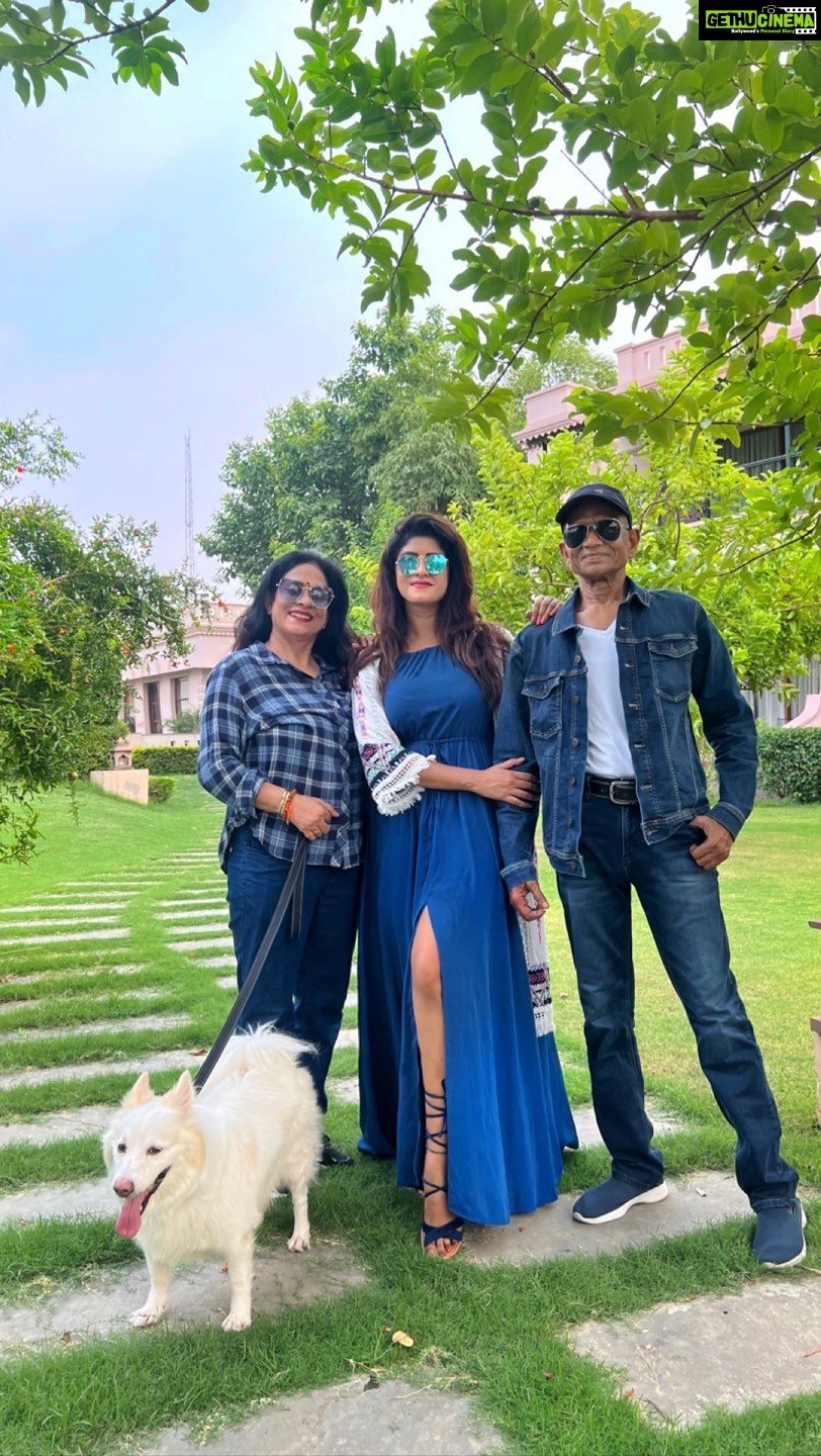Vindhya Tiwari Instagram - Holiday time with fam 💙❤️@treeofliferesortsandhotels #life #enjoy #vacations #familytime #mummypapa #closetonature the best part about this vacation is nainu 🐶doing ghoomi-ghoomi with us !!