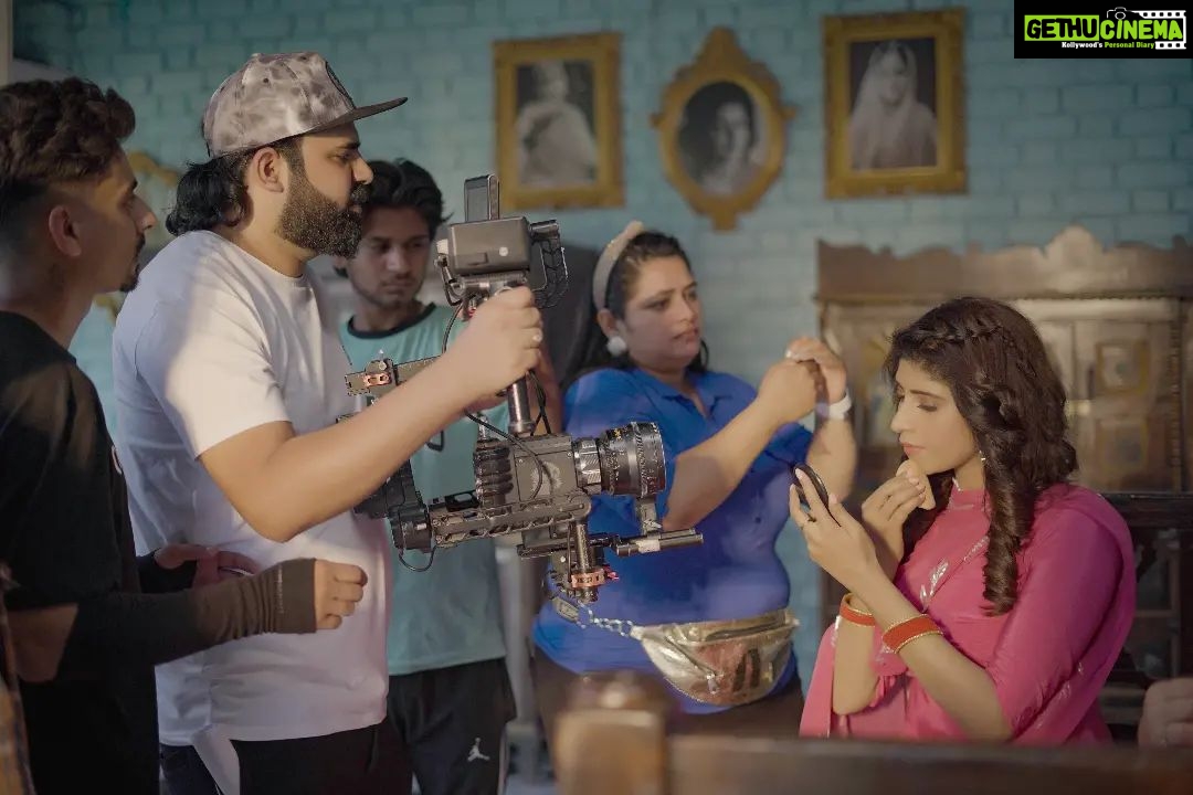 Vindhya Tiwari Instagram - @vindhyatiwary A beautiful and brave soul π FILMY BAHU song will release very soon... Stay tuned π Director Sagar Verma π¬ #vindhyatiwary #model #actress #director #directorsagarverma #filmmaking #filmmakerslife #shooting #shootdiaries #music #bollywood #artistlife #sagy_v #sagyv #postoftheday #morningvibes #celebrities #bollywoodupdates India