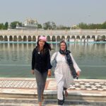 Vindhya Tiwari Instagram - मेरे जीवन की हर एक कहानी और किस्से की नायक है, मेरी माँ सिर्फ माँ नहीं मेरे लिए भगवान् के बराबर है।" #माँ Gurdwara Bangla Sahib