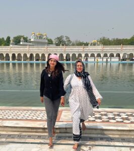Vindhya Tiwari Instagram - मेरे जीवन की हर एक कहानी और किस्से की नायक है, मेरी माँ सिर्फ माँ नहीं मेरे लिए भगवान् के बराबर है।" #माँ