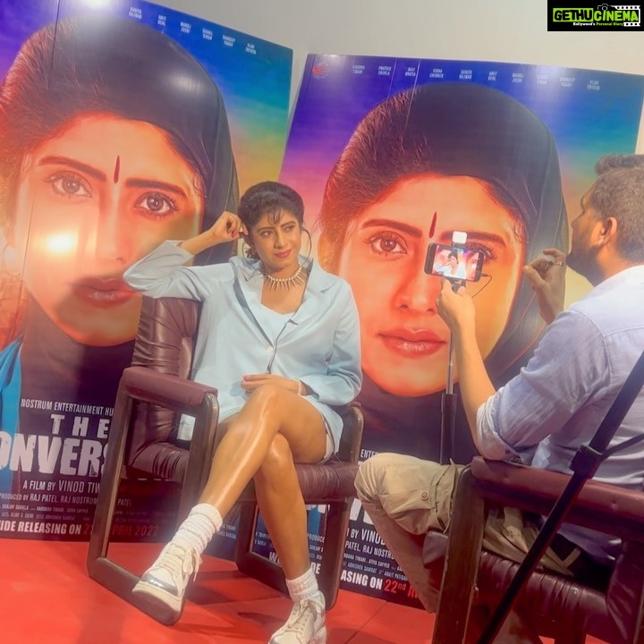 Vindhya Tiwari Instagram - Exclusive @timesnownavbharat 💙 #theconversion #saveourdaughters @nostrum_ent 6th may 2022 at ur nearest theatres !!