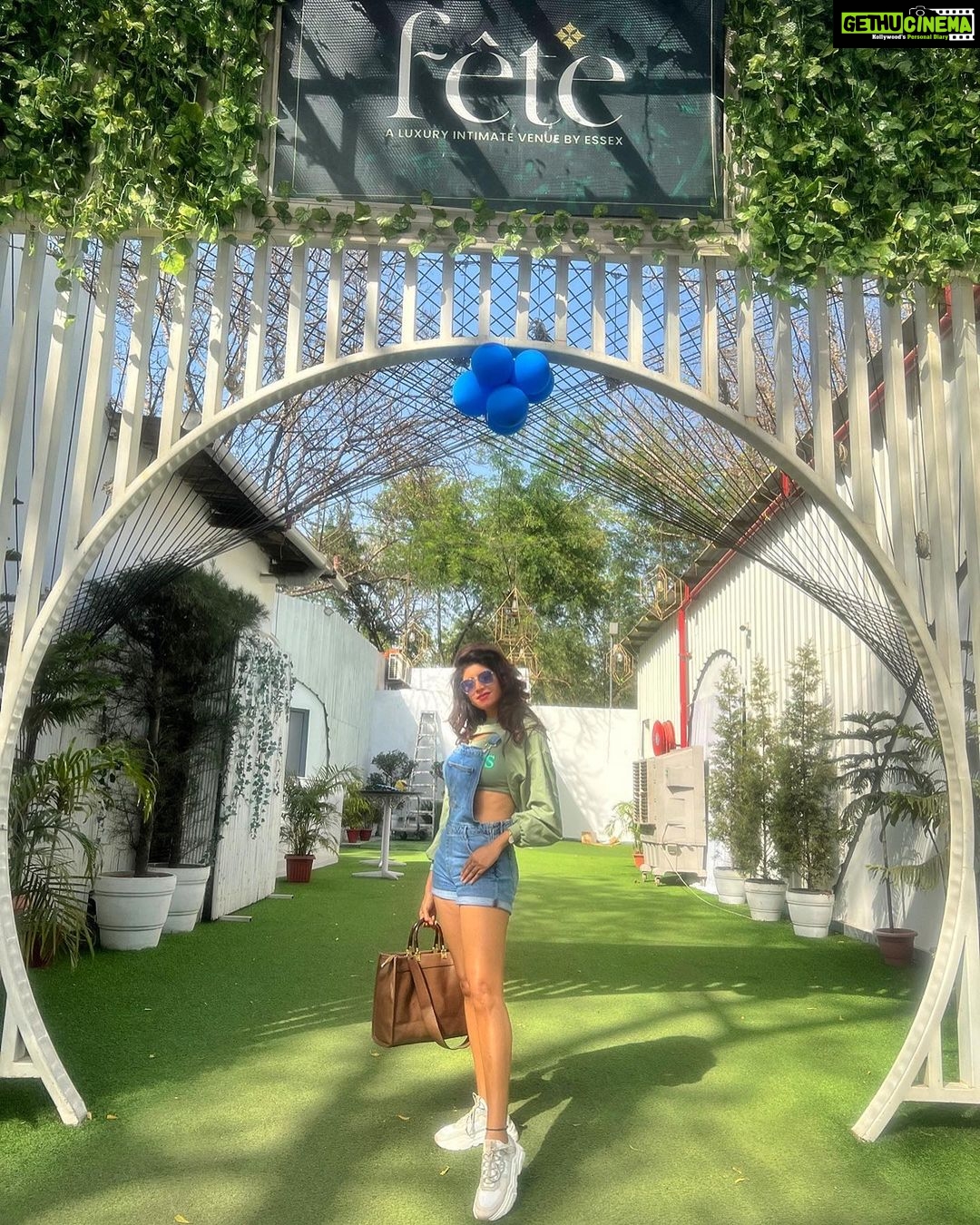 Vindhya Tiwari Instagram - Weather forecast -Delhi gets hotter today 🔥🙈❤ A day well spent at Delhi .....#fête #essex #bowling #tabletennis #snooker #vibing #delhi Delhi, India