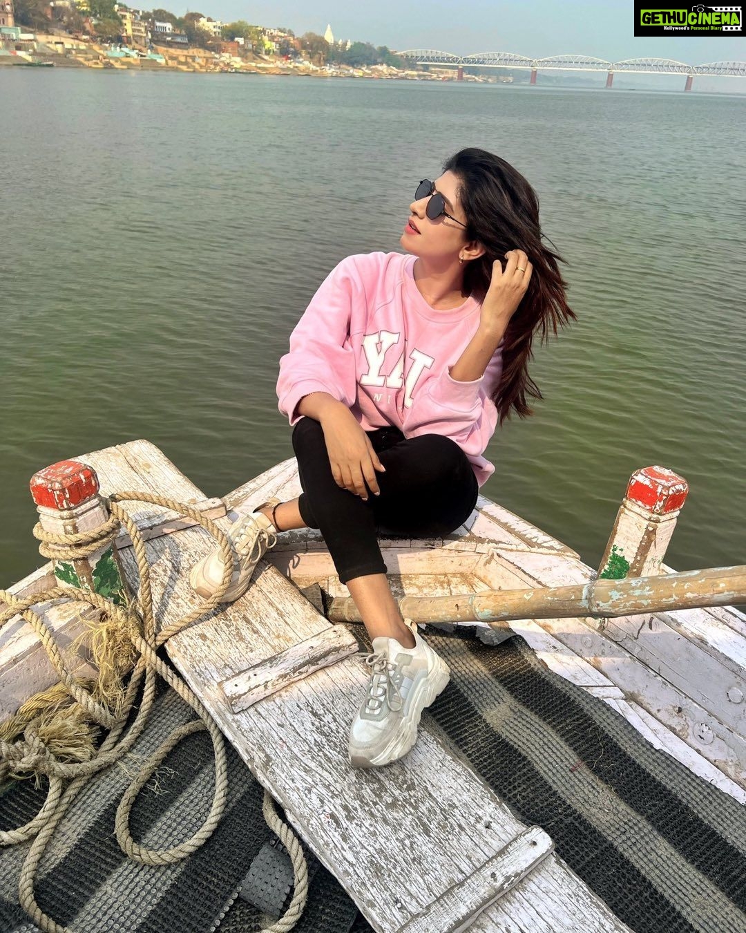 Vindhya Tiwari Instagram - सुबह-ए-बनारस ❤️ Varanasi - Kashi - Banaras