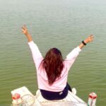 Vindhya Tiwari Instagram - जिस शहर में लोग मरने के लिये तरसते हैं ,वहॅा से मैनें जीना सिखा है !! बनारस की कुडी बनारस में ❤️ #बनारस_शहर_नहीं_सुकून #बनारसी #बनारस_के_घाट #बनारसीअंदाज😍