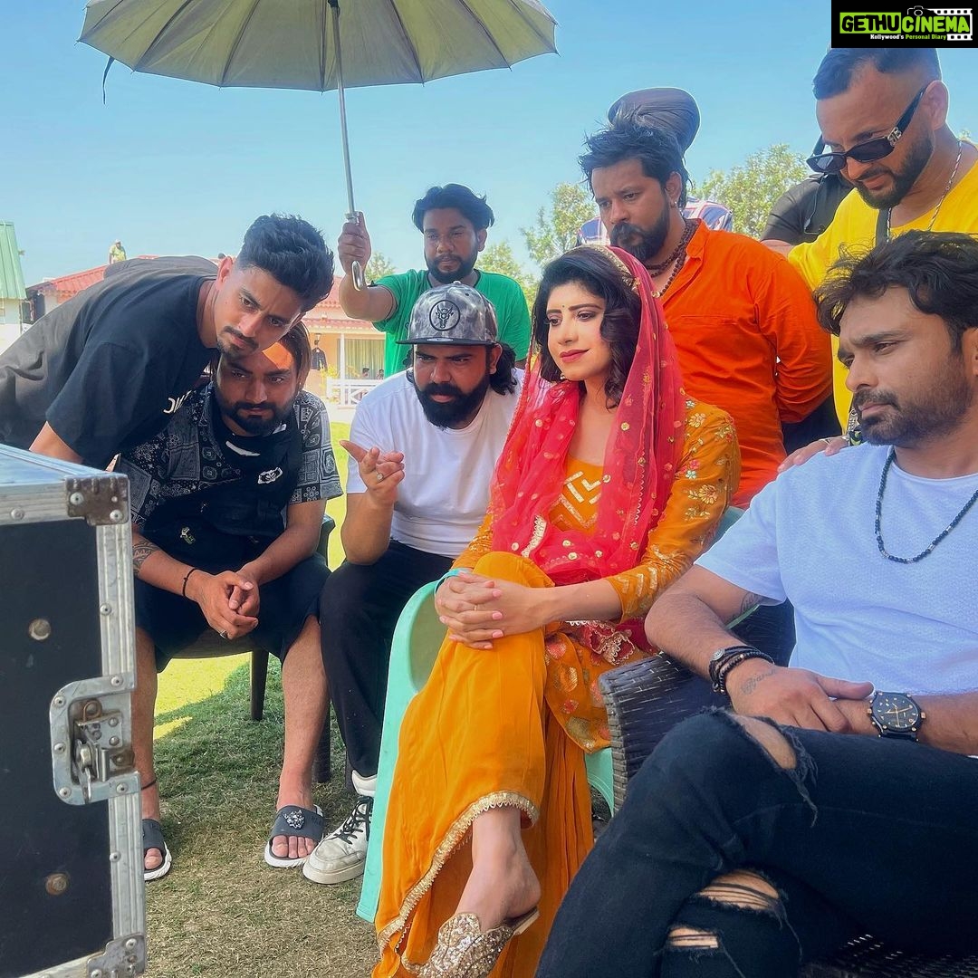 Vindhya Tiwari Instagram - Thank u for all the love in Mohali Chandigarh !! Coming up soon #filmybahu ❤️ @sagy_v @director_lill_big @vishvajeet.choudhary @priyasoni.__ @officialmanutyagi Chandigarh, India