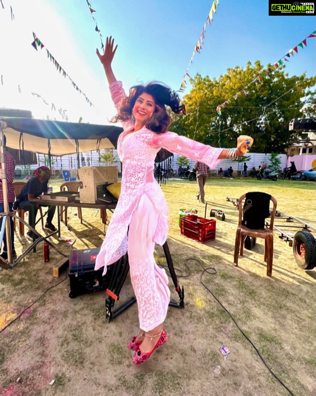 Vindhya Tiwari Instagram - This song n this pic 🦋🌈❤️ #happyholi