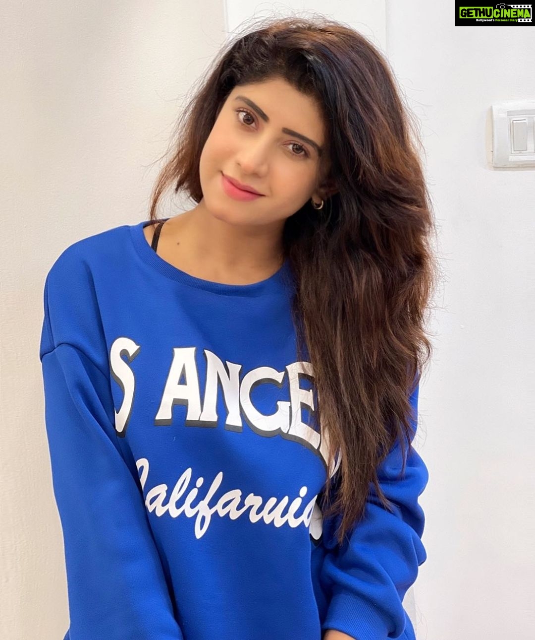 Vindhya Tiwari Instagram - My first click from my new phone #iphone13pro Raw ,natural ,sharp ….no edits look at the quality 😍 what do u think ? Mumbai, Maharashtra