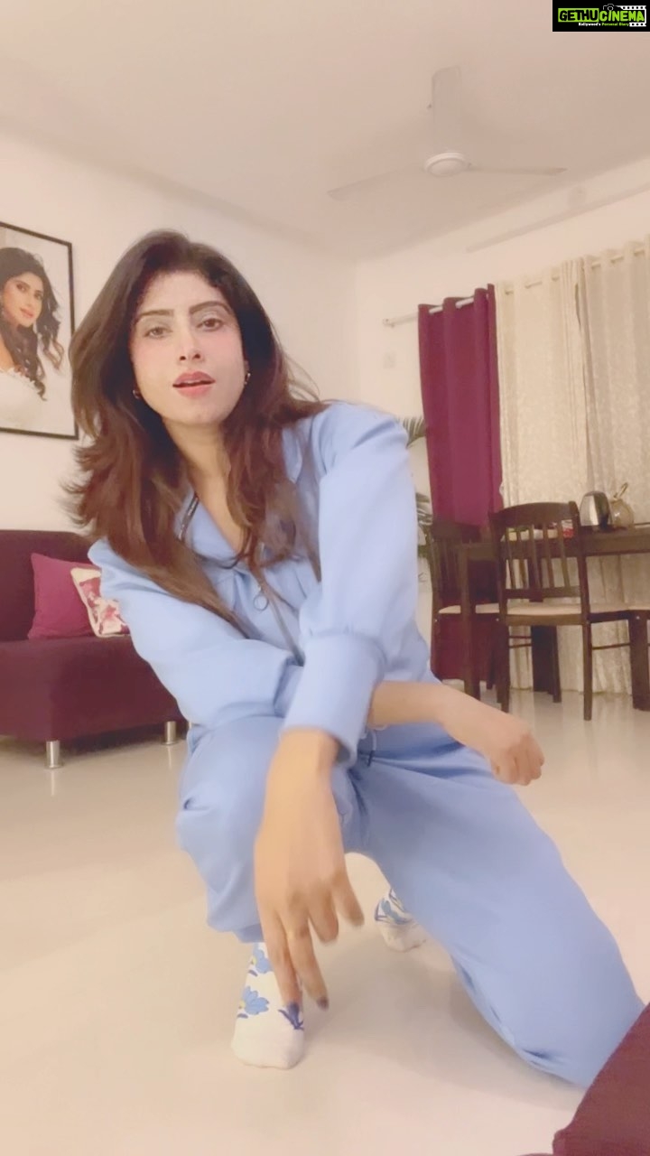 Vindhya Tiwari Instagram - Baby steps towards dancing after recovering from covid…couldn’t resist becoz I love these supercool track suit @blamblack_clothing @silverbell.networks 🦋#happyvalentinesday