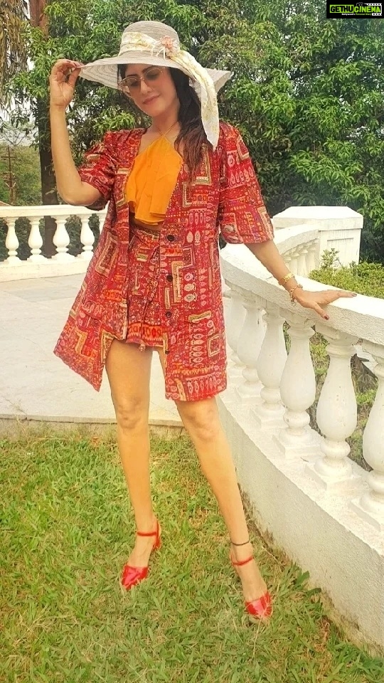 Vindhya Tiwari Instagram - Winter mornings with summer sun ☀️ Do u love this style ? #bohovibes #wintervibes #summersun #karjat @sadh_villa Sadh Villa, Karjat