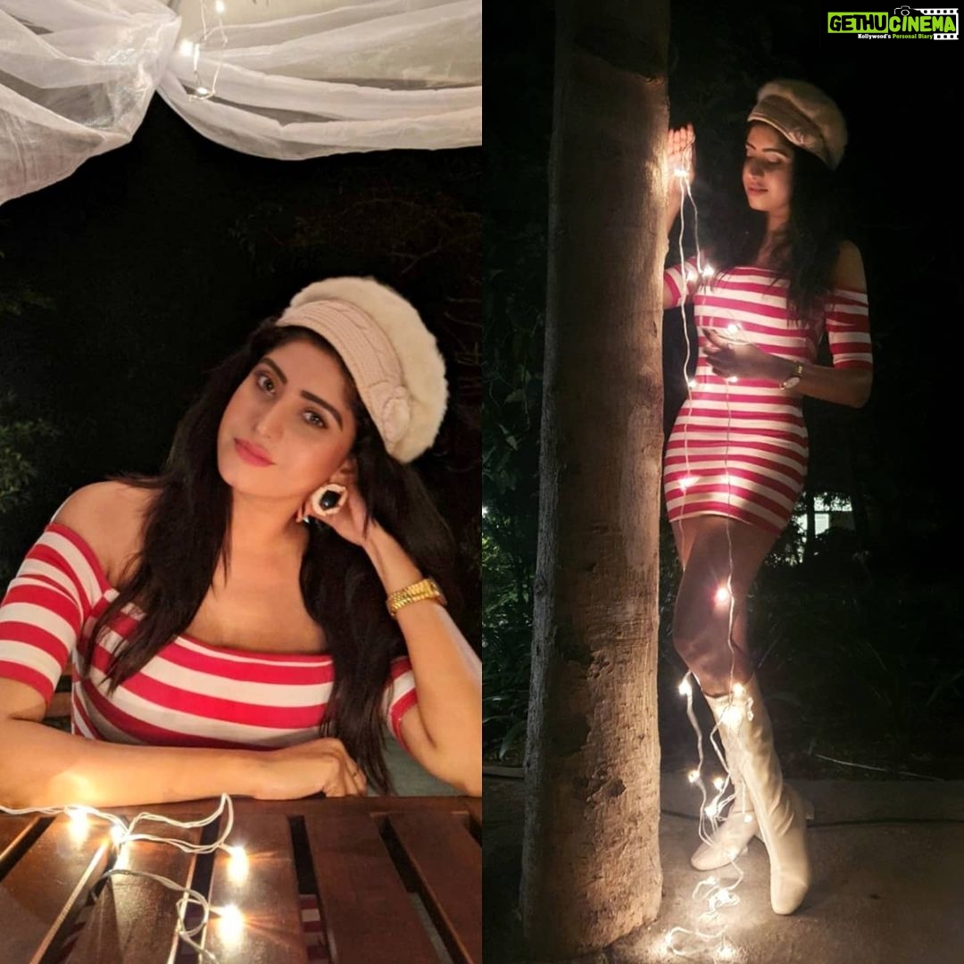 Vindhya Tiwari Instagram - Merry christmas to u 🎄🧑🎄 Love n peace ❤🤍 📸 from my girls @dearmansi @reena.s.jain #christmas #redwhite #decoration #bachellorette Sadh Villa, Karjat